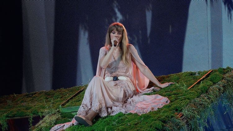 Taylor Swift Sets New Global Chart Record With “The Fate of Ophelia”