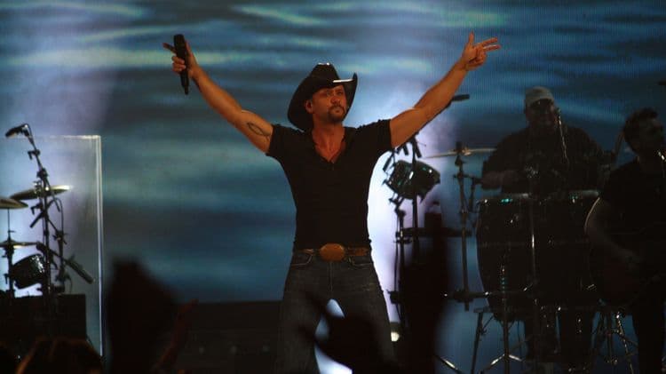 Tim McGraw Takes Onstage Tumble in Cincinnati, Jokes It Off