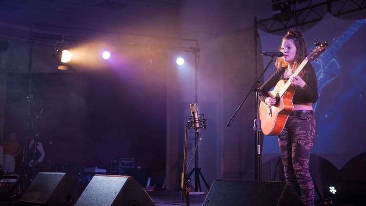 Lola Young — Lola Young Opens Up About Vaping's Toll on Her Breathing
